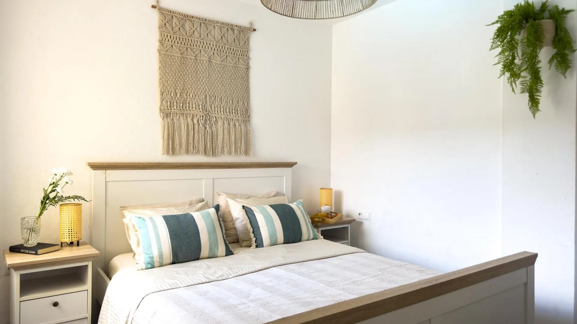 Amazing 3-Bedroom Apartment. Pool And Sea View! Los Cristianos  Apartment Los Cristianos (Tenerife)