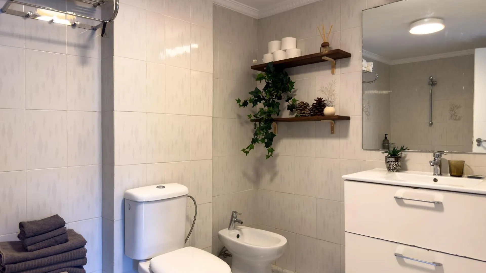 Amazing 3-Bedroom Apartment. Pool And Sea View! Los Cristianos  Los Cristianos (Tenerife)