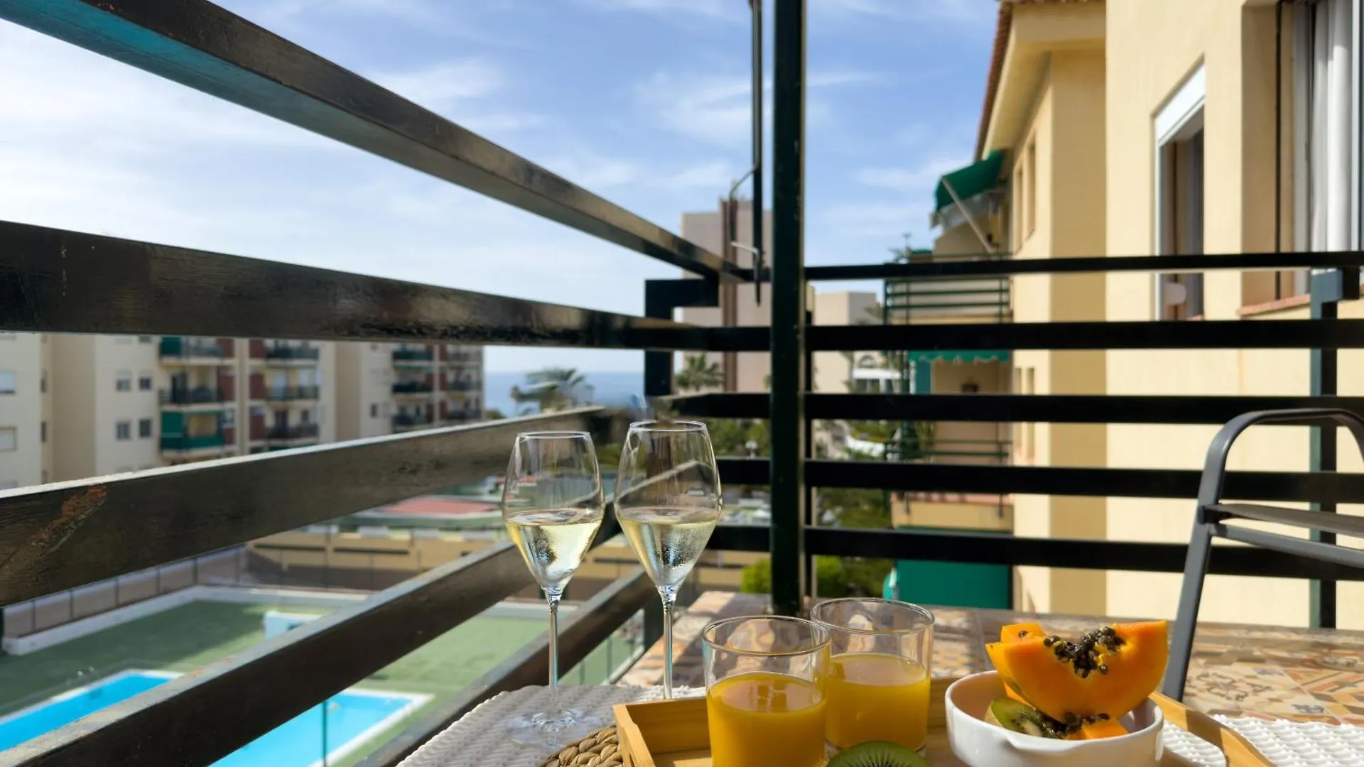 Apartment Amazing 3-Bedroom Apartment. Pool And Sea View! Los Cristianos