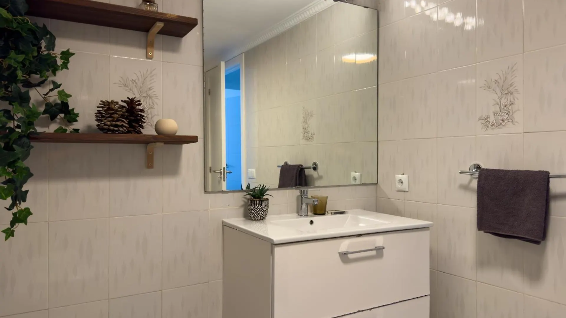 Apartment Amazing 3-Bedroom Apartment. Pool And Sea View! Los Cristianos